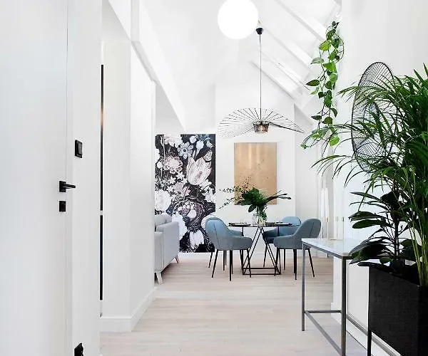 Apartment On The Roof *